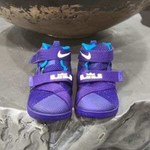 Nike Lebron Solider 9 Kids Purple Sneakers Size 8
